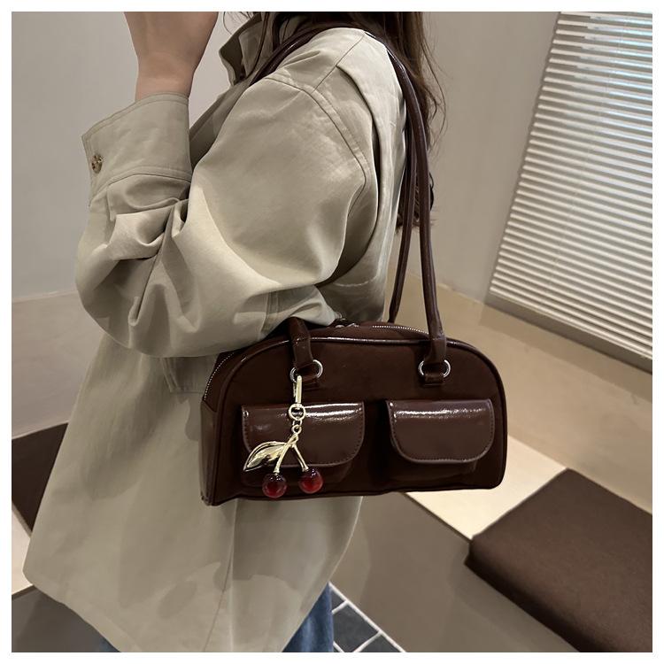 Retro Faux Suede Shoulder Bag for Women 2026 New Commuter Crossbody Purse Fashionable Handheld Underarm Bag CLE