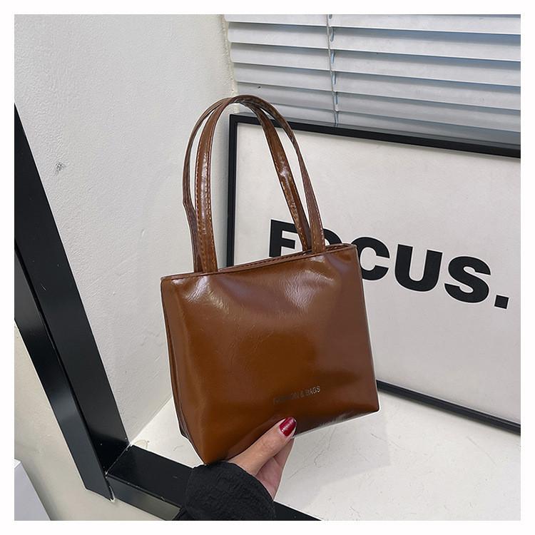 

Minimalist Pu Handbag For Women With Magnetic Closure For Daily Use коричневий