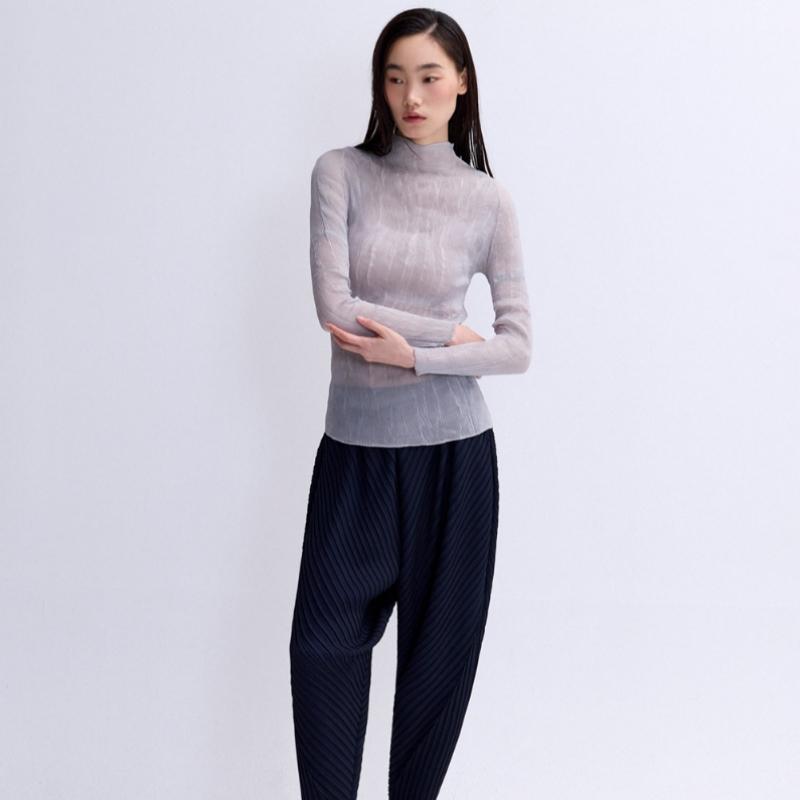 PleaTs Me Sheer Mock Neck PleaTed T shirT epTss026008