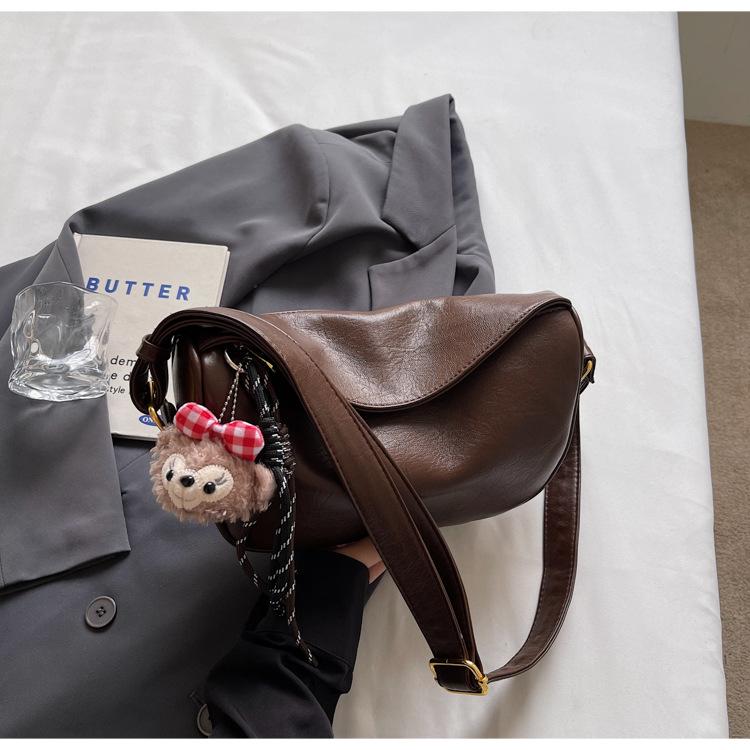 

Retro lazy style casual dumpling bag women s new autumn and winter high-end French light luxury messenger bag commuter shoulder bag темно-коричневого