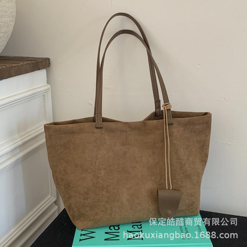 Tote bag women's large capacity 2025 new autumn and winter versatile casual matte retro shoulder underarm work commuter bag