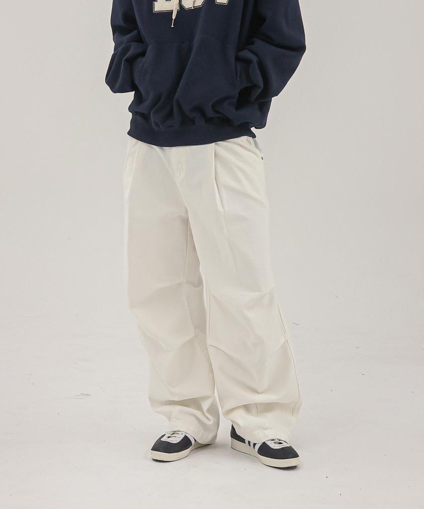 Deoseutoli Pintuck Parachute Pants (White)