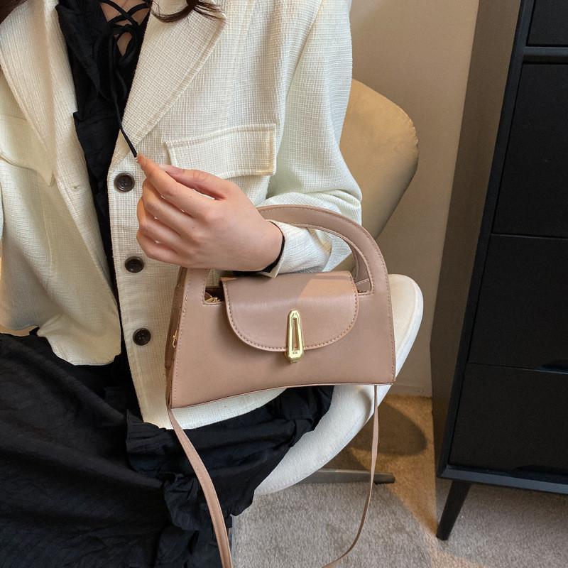 Elegant Retro Style Handbag For Women 2023 Spring Fashionable Shoulder Bag