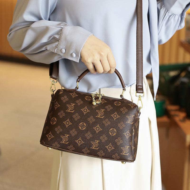 Retro Printed Bag for Women's Pillow Bag New High End Large Capacity Women's Fashionable and Versatile Hand Held Shoulder Crossbody Bag