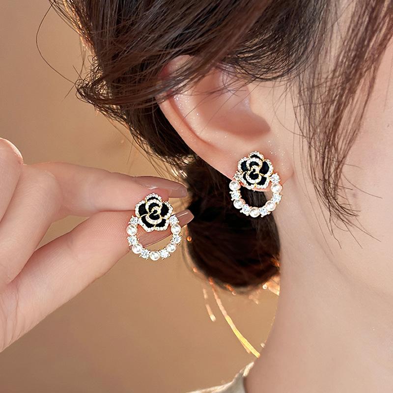 Silver needle oil painting style flower pearl earrings light luxury niche temperament elegant stud earrings exquisite versatile earrings women