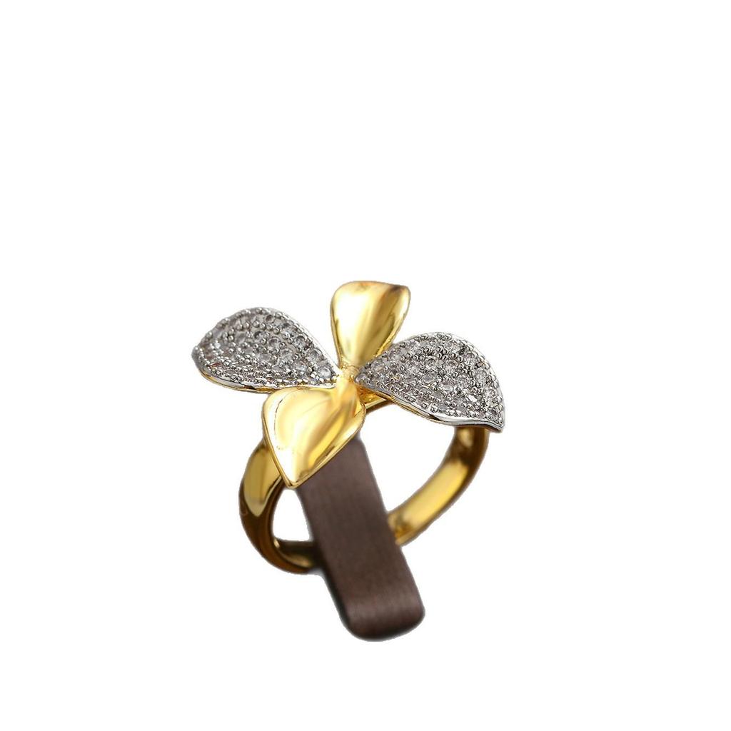 Light Luxury Zirconia Flower Necklace - European and American High-End Niche Jewelry