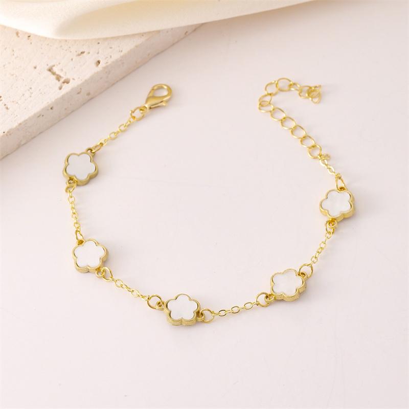 New Design Gold Color Five-petal Flower Bracelet for Women Exquisite Plum Bossom Chain Bracelet Girl Light Luxury Jewelry