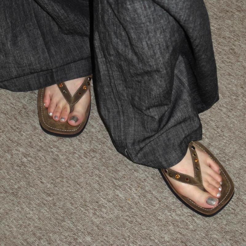 Cowhide Version~ Niche Retro Matte Leather Rhinestone Clip Feet Thick-soled Flip-flops Women Wear Beach Flat-bottomed Cool Slippers