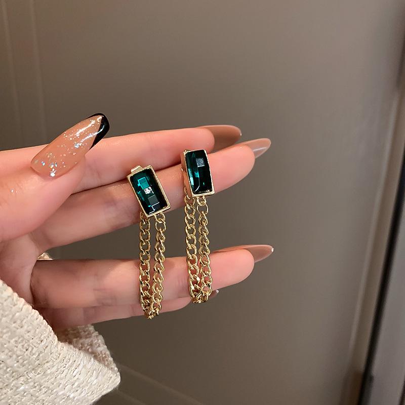 French Baroque Pearl Flower Tassel Earrings: Elegant Silver Needle Studs with a Light Luxury Touch