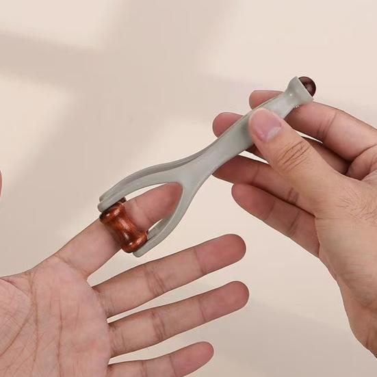 2Pcs Wooden Finger Massager Portable Acupressure Roller And Gua Sha Tool for Hand Relaxation Portable Stress Relief Hand Tool