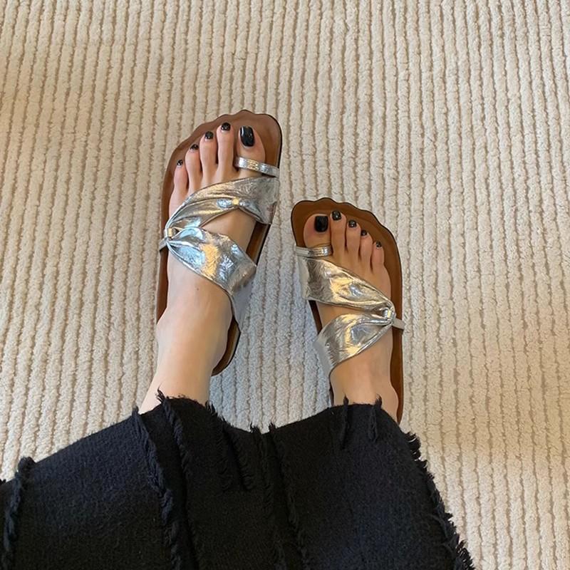 [Lammleder] Damen Hausschuhe tragen ausländischen Stil neuer Sommer silberne Zehensteg Plateau Sandalen Designgefühl Nische