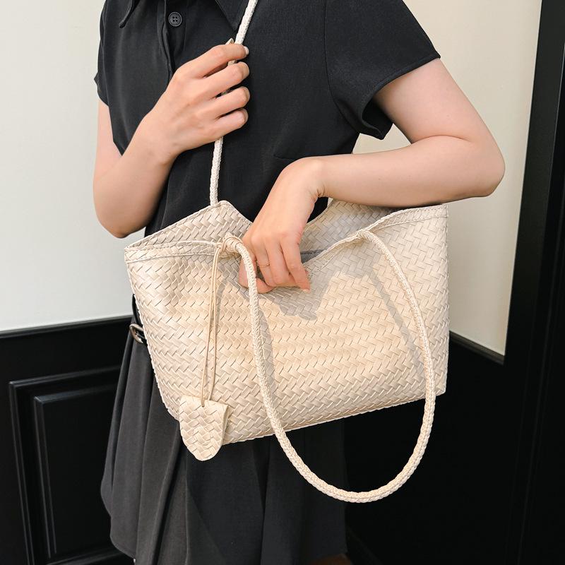 Versatile Large-Capacity Woven PU Leather Shoulder Bag - Stylish Urban Handbag for Women