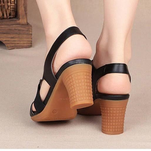 Summer Trending Women's Chunky Peep Toe Slides - Plus Size Slip-On Sandals with Arch Support, Casual Wide Width Beach Shoes for Outdoor Comfort