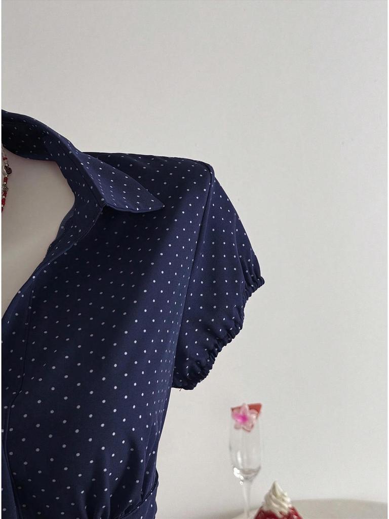 2025 Beliebtes gepunktetes schmal geschnittenes kurzärmeliges Damenhemd für den täglichen Weg zur Arbeit