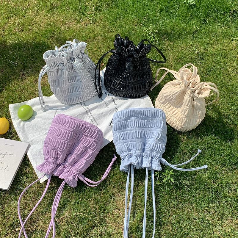 IELGY Women's Shoulder Bag, Large-capacity Personalized Trend Bucket Bag, Drawstring PU Soft Leather Creative Pleated Bag