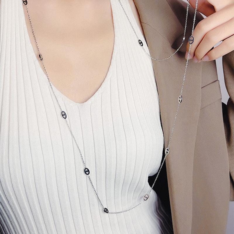 

Elegant Double-Layer Titanium Steel Pig Nose Necklace - Non-Fading, High-End Sweater Chain