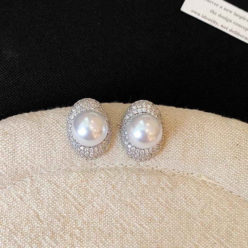 Silver Needle Zircon Oval Pearl Stud Earrings – Elegant, Niche, High-End Ear Jewelry for Women.
