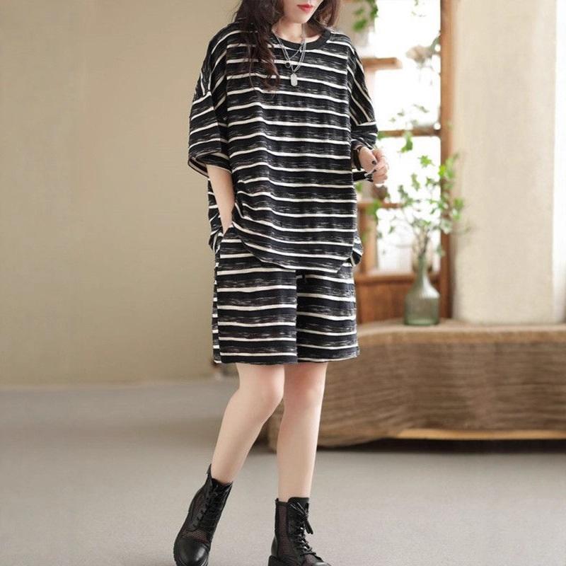 Women's Striped 2 Piece Outfits Casual Loose Short Sleeve T-shirt & Shorts Set Summer Loungewear Plus Size Homewear