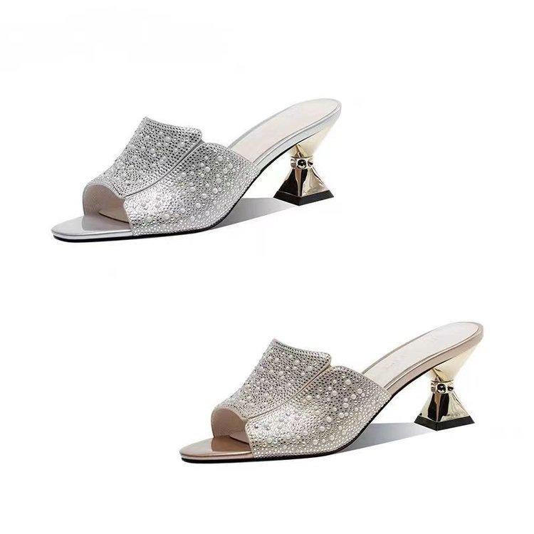 French light luxury banquet rhinestone high heel one-word drag girl 2025 summer new sexy fish mouth thick heel wear cool slippers