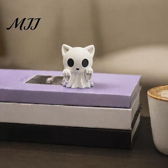 Handmade Graffiti Toy Halloween Ghost Cat Statue, 3D Printed Ornament, White Cute Dark Style Ornament Figurine for Home Office Desk Decoration Gothic