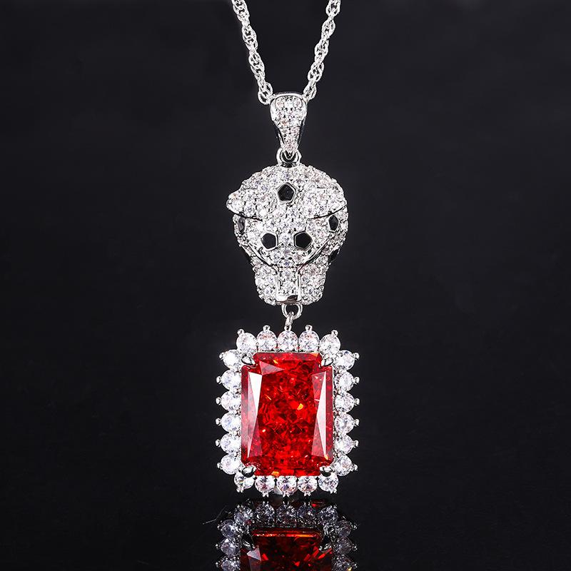 

Ювелирные изделия Медное основание с золотым покрытием Имитация Высокоуглеродистого бриллианта Полный бриллиант Роскошный Инкрустированный Леопард Темперамент Подвеска 12 * 16