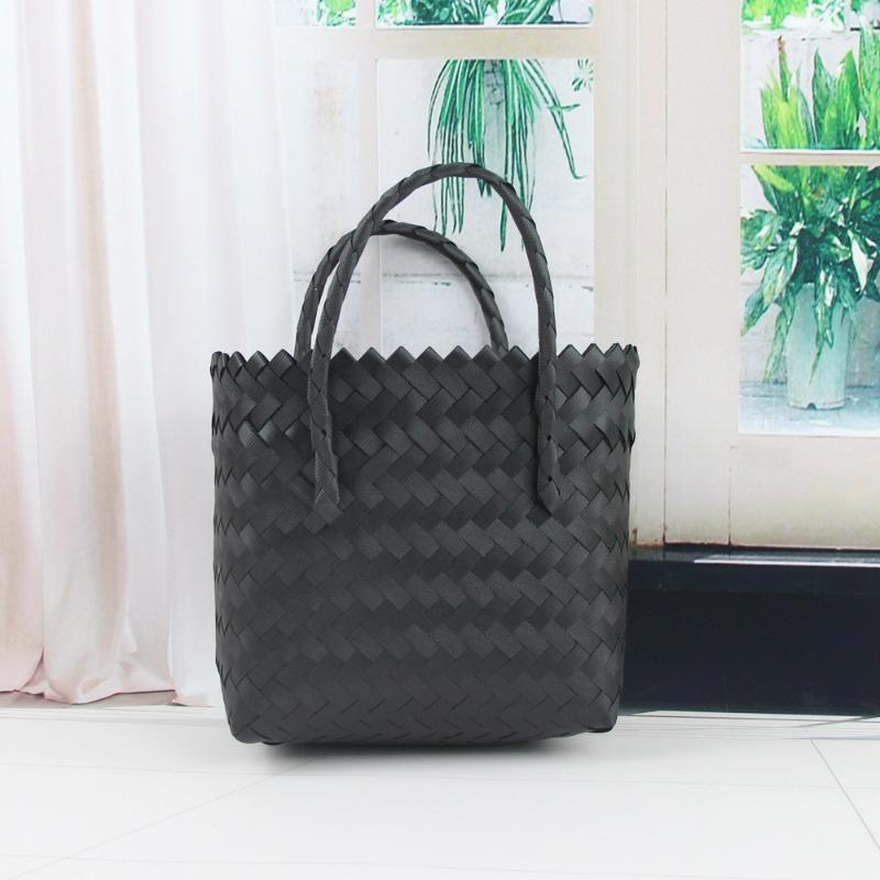 Square hand-held woven basket, plastic woven vegetable basket, waterproof and large-capacity wedding birthday party woven handbag.