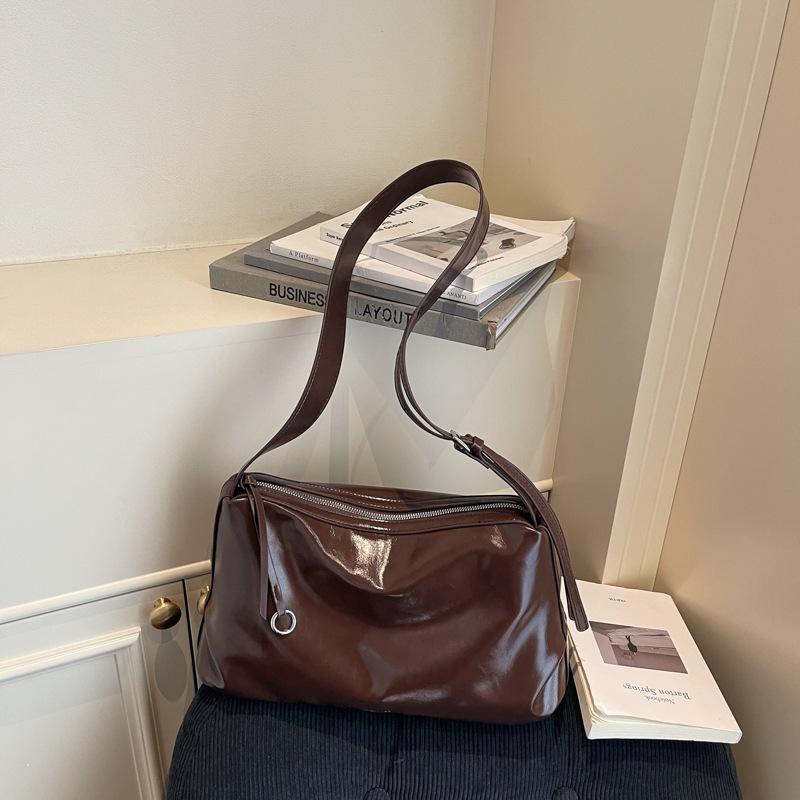 Autumn and Winter Retro Premium Underarm Bag Women's Bag 2025 New Simple Pillow Bag Large Capacity Shoulder Messenger Bag