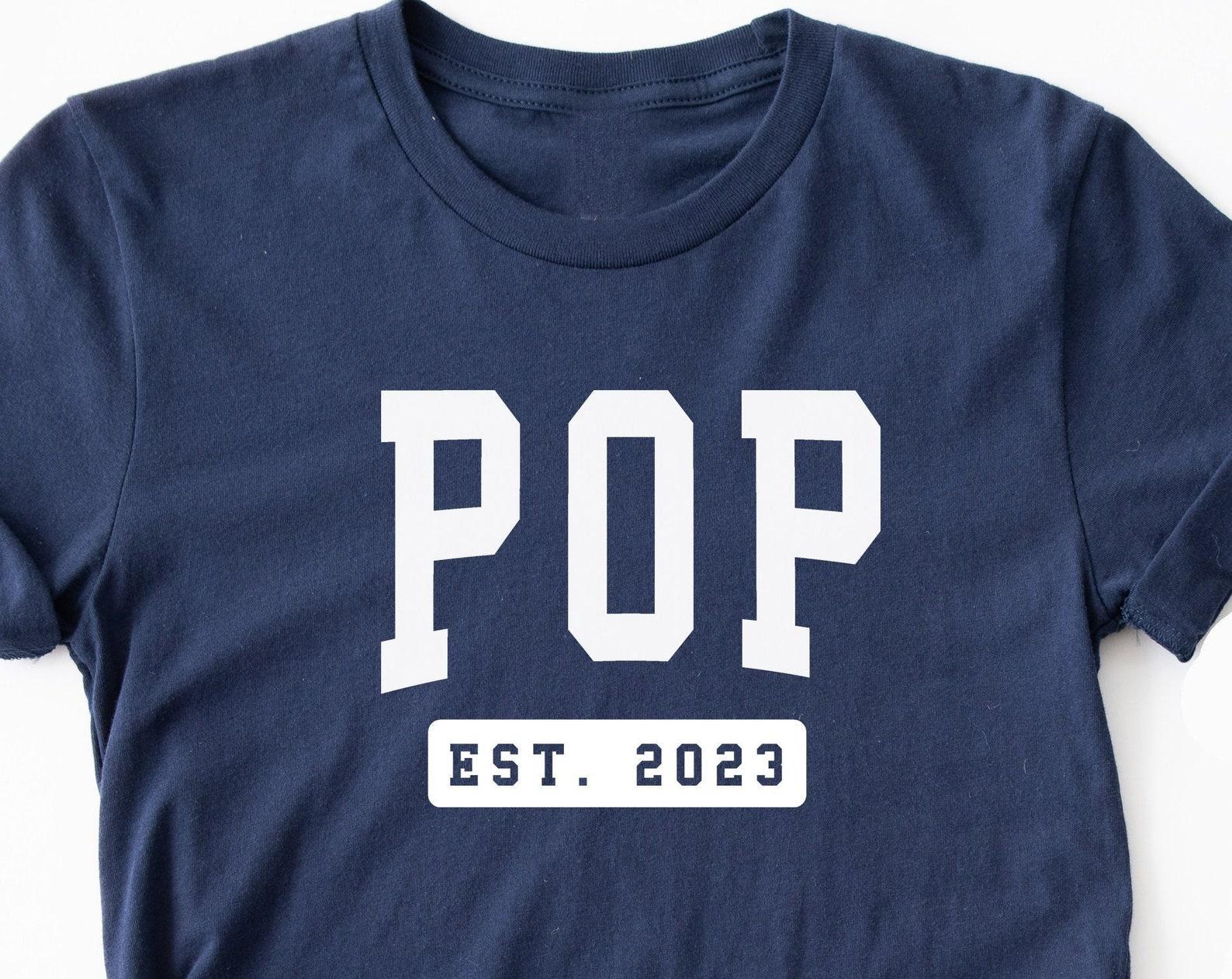 Pop Est 2023 Shirt. Dada T-shirt Gift Idea. New Pepop Tshirt Present. Pops Pregnancy Reveal Baby Shower Established To Be Grandpa Gpa Tee. 4XL