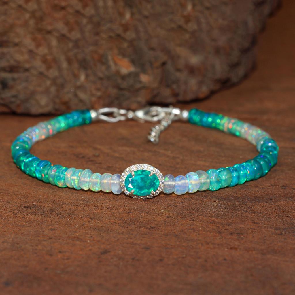 Natürliches Grünes Opal Glatte Perlen Charm Armband, Grüner Opal Ovaler Charm Goldarmband, Handgemachtes Armband, Oktober Geburtsstein, Geschenk für Sie