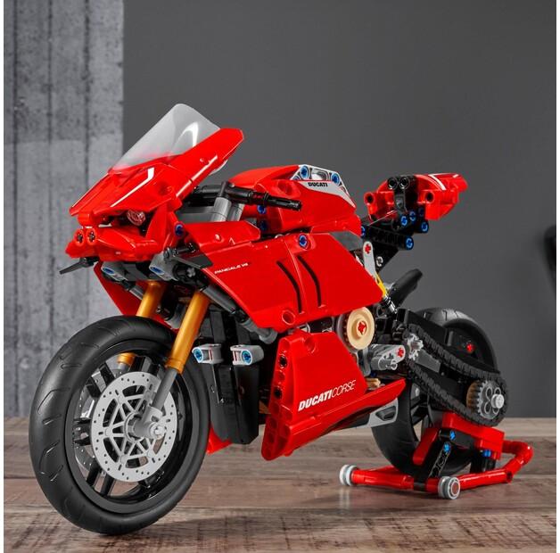 LEGO Technic 42107 Ducati Panigale V4 R