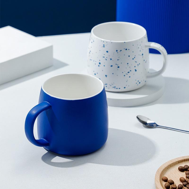 500ml Modrý keramický hrnek Dárkové balení Šálek na kávu Kreativní design Stříkající inkoust Snídaňový hrnek na ovesnou kaši Festivalový dárek Porcelánový hrnek
