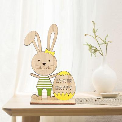 Décoration de table de Pâques : lapin en bois sur pied, centre de table artisanal