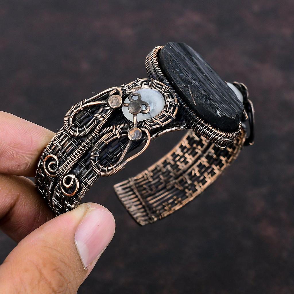 Czarny Turmalin Surowy Mankiet Bransoletka Opleciona Drutem Miedzianym Kamień Szlachetny Bransoletka z Kamienia Księżycowego Ręcznie Robiona Regulowana Bransoletka Unikalna Miedziana Biżuteria