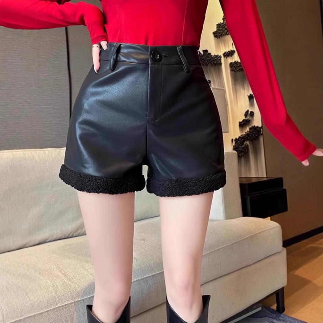 

Женские шорты больших размеров из искусственной кожи с высокой талией и вставками из овечьей шерсти: Осень/Зима 2024 Повседневная одежда с широкими штанинами 2XL чёрный