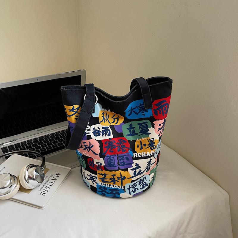 2025 summer new foreign style fashion trend bucket bag casual simple texture niche women's personalized shoulder bag