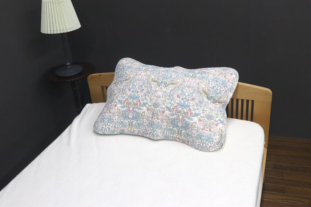 Romance Kosugi Cotton Pillow Pad, V&A (Victoria & Albert Museum) Strawberry Thief Pattern, Washed Quilted, Skin-Friendly, 100% Cotton, Pink