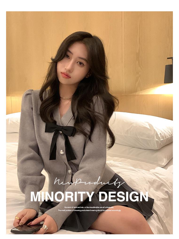 Γυναικεία Γλυκιά Πλεκτή Ζακέτα με Φιόγκο και Λαιμόκοψη V: Μοντέρνο Κοντό Στενό Φόρεμα με Μανίκια Φούσκα