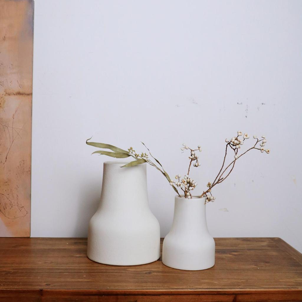 Modern Nordic White Ceramic Vase for Fresh and Dried Flowers - Living Room and Dining Table Decor