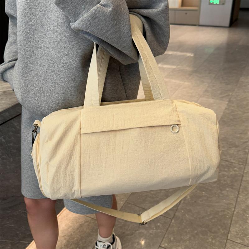 Large-capacity storage luggage bag, casual outdoor portable travel bag, multi-functional water-resistant gym bag