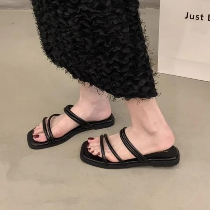 Fashion Hot Selling 2025 Summer Thin Strap Flat Sandal Slim Single Strap Beach Flip Flops Casual Chic Outdoor Slip-Ons for Outfit Solid