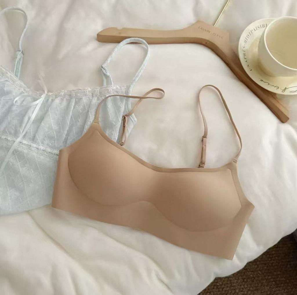 Xiaohongshu popular thin shoulder strap low neck foundation non-marking small chest gathering underwear women's no steel ring invisible bra cover