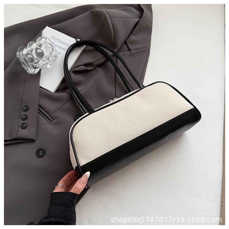 

Large capacity versatile high fashion 2025 spring large capacity art bowling casual hand bag commuting чорний