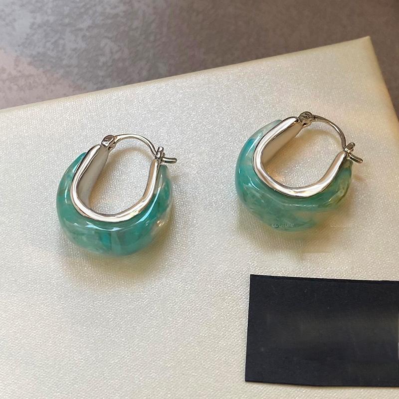 Resin U-shaped Earrings Retro Niche Design Light Luxury High-end Ear Buckle Personality Fashion Temperament Versatile Earrings Women