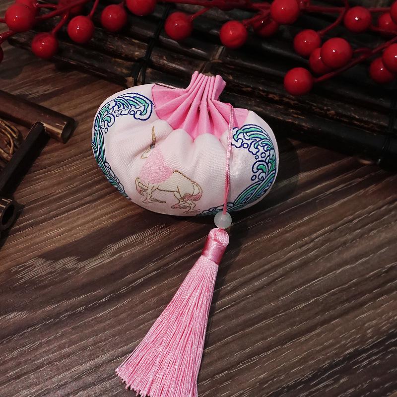 Vintage Court Animal Tassel Sachet Pendant: Empty Hanfu-Style Pouch