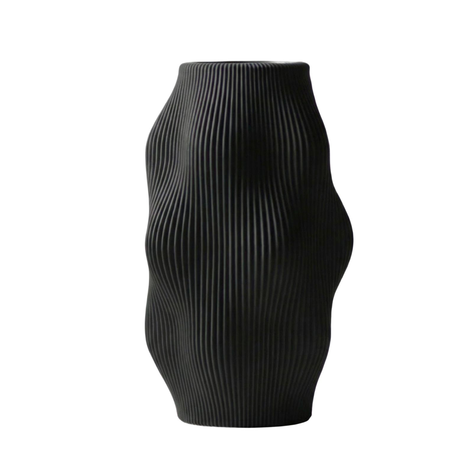 

3D Printed Art Vases Are A Great Choice For Gifts And Flower Arrangements чёрный