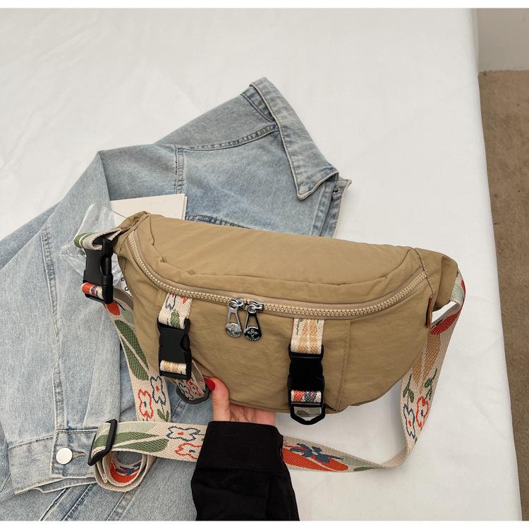 

Casual simple canvas bag 2025 new trend foreign style couple messenger bag outdoor cycling breast bag shoulder bag women хаки