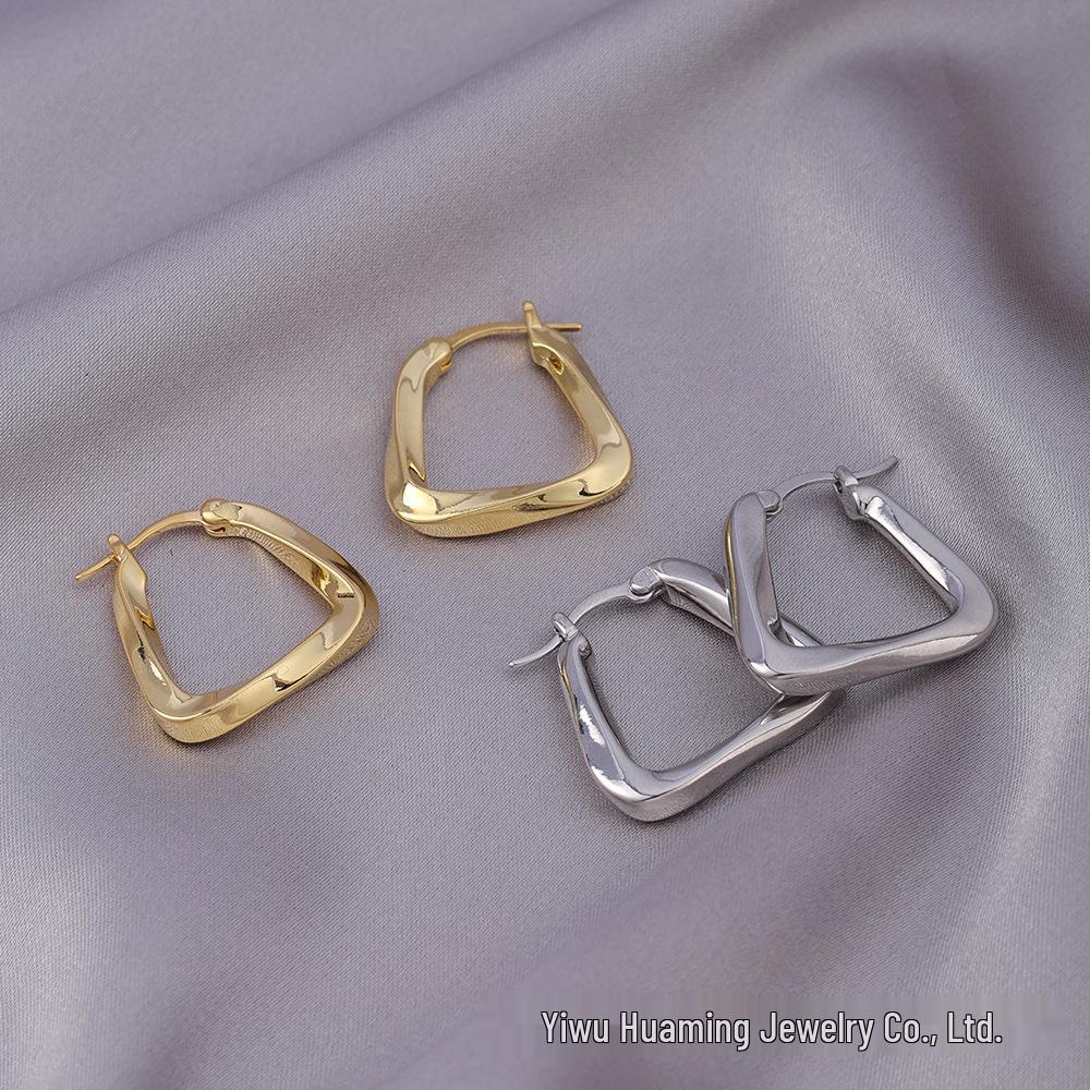 Stylish Gold Circle Ear Cuffs - Light Luxury Jewelry for Trendy Women