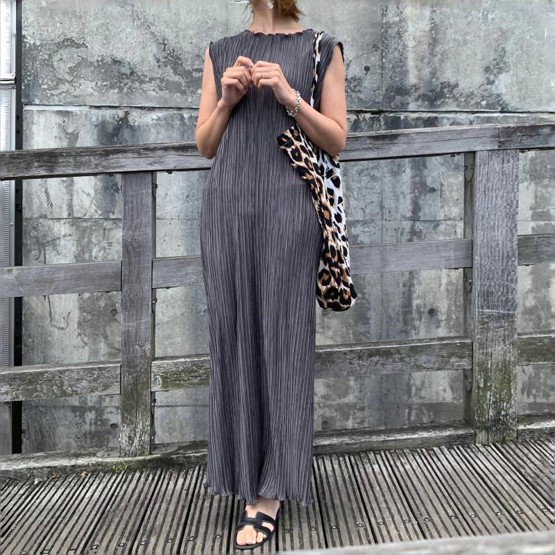 2026 Sommer Damen Japanischer Stil Faltenärmelloses Kleid - Lockerer Schnitt, Vielseitig, Elegant