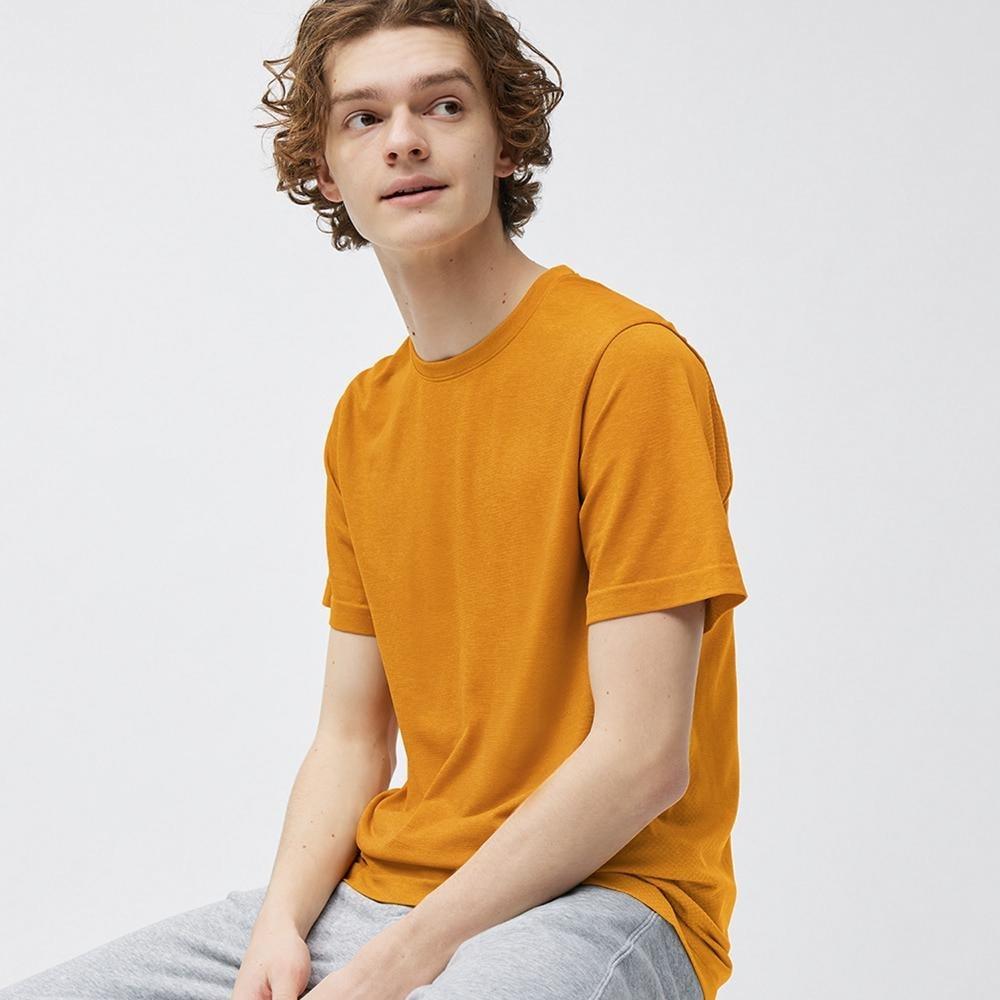 

GU от Uniqlo. Бесшовная футболка с круглым вырезом и короткими рукавами. GA.