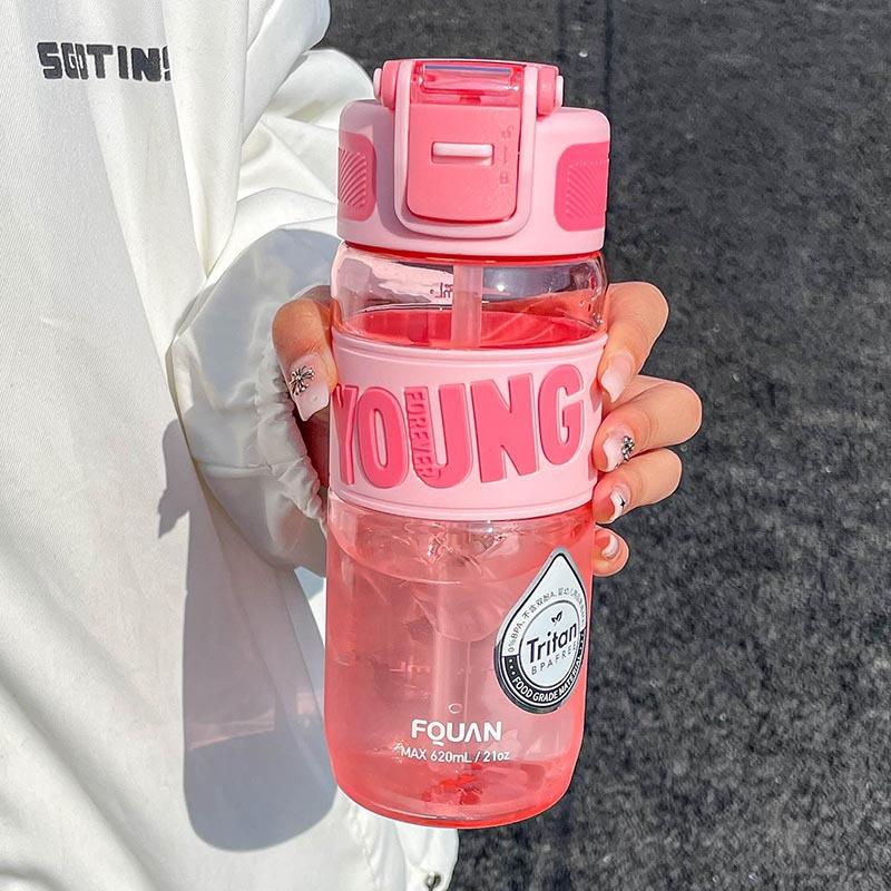 Water cup plastic high temperature resistant boys and girls sports cup with straw high value student simple cup